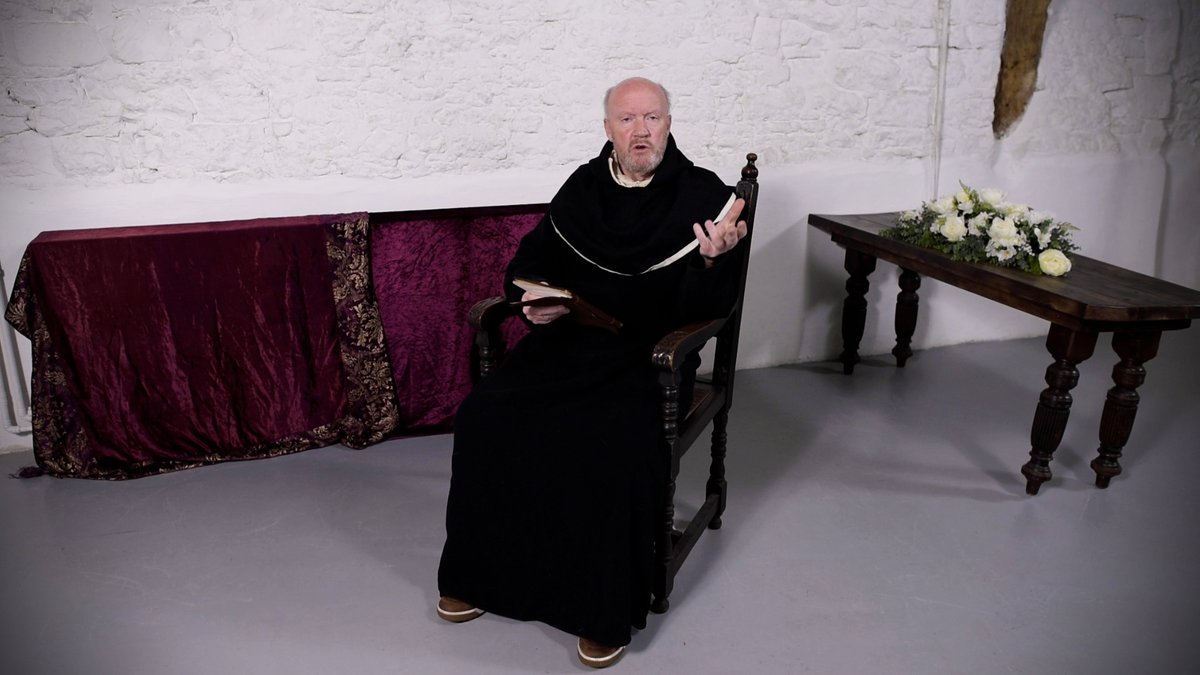 Have you every wondered how we used to speak in the Middle Ages? What the monks at Bradwell Abbey might have sounded like? Listen to the mellifluous Clive Mendus take you through the basics of how to speak Middle English🖱️ bit.ly/2MK6fKf📽️<a href="/willierobb/">Willie Robb</a> <a href="/HistoricEngland/">Historic England</a>