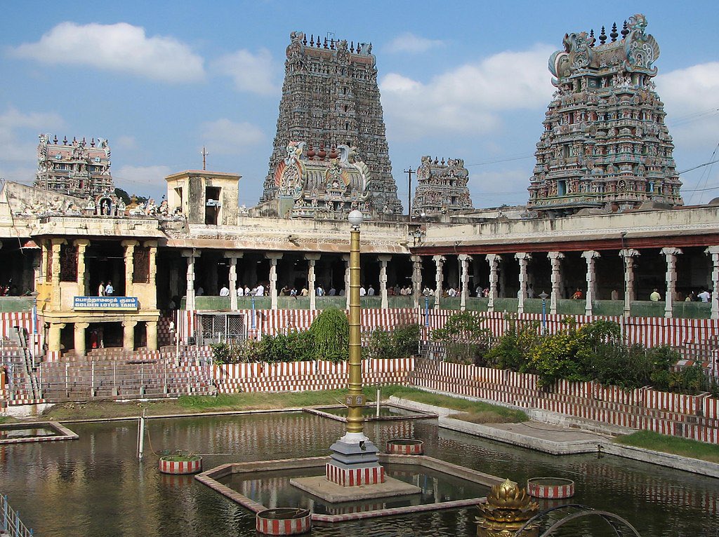  #MeenakshiTemple is a historic  #Hindutemple located on the southettrn bank of the Vaigai River in Madurai, Tamil Nadu,  #India and is dedicated to Meenakshi (Parvati) and Sundareswar (Shiva).  #HarHarMahadeva 