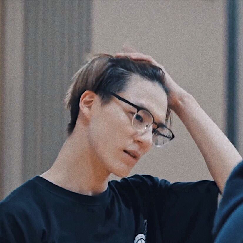 พวกใส่แว่นนี่มัน....