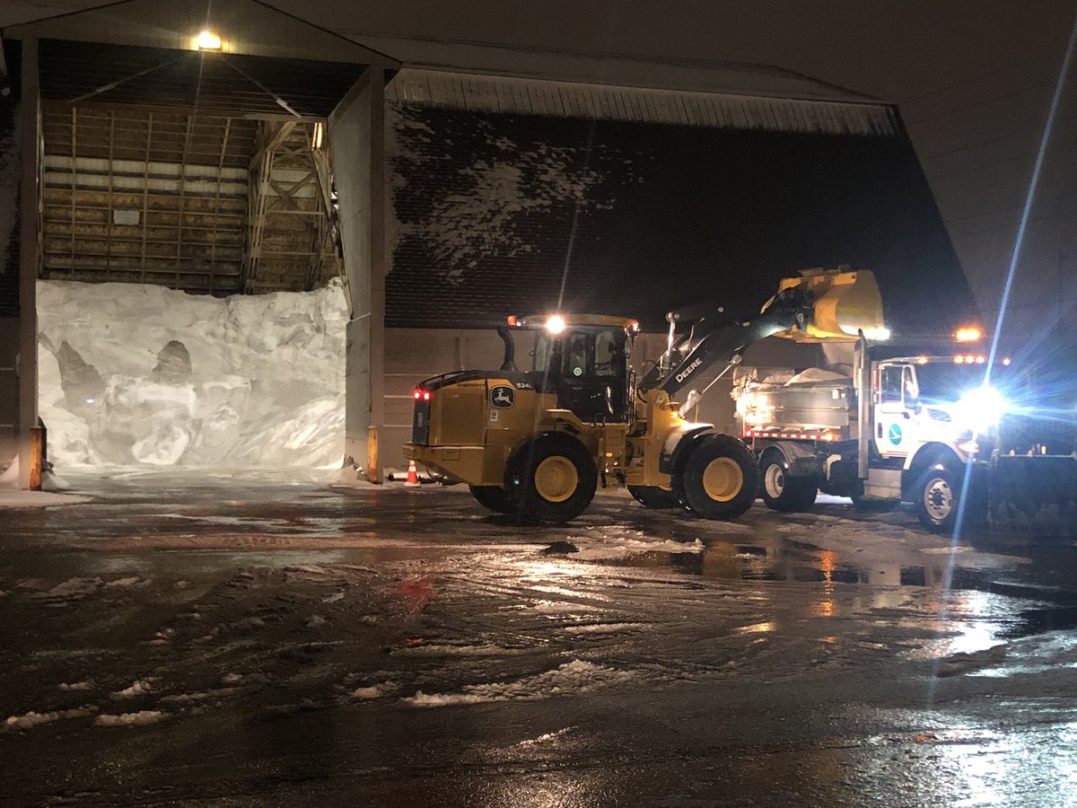 JessiStarkey's tweet photo. Crews with @ODOT_Columbus filling up at the Westerville location. They have been working since 8:00 last night. We’re starting to see this snow switch to rain. ☔️ @philwsyx6 has more on #GDCWeekend. We’re live now on @wsyx6. https://t.co/8GO5WShj2U