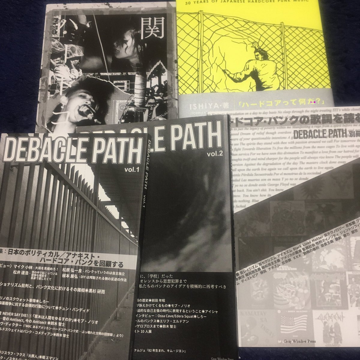 currymania's tweet photo. 最近なぜかジャパニーズハードコア漬けです。
#debaclepath #graywindowpress #ジャパニーズハードコア30年史 #関西ハードコア https://t.co/yZSWPhI2hh