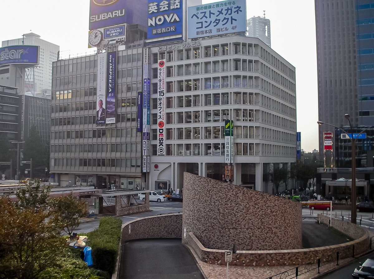 三日画師 در توییتر 新宿駅西口の正面に並ぶ松岡セントラルビル 新宿スバルビル 明治安田生命新宿ビル 再開発事業により新宿 スバルビルは既に解体 明治安田生命新宿ビルも 仮称 西新宿一丁目地区プロジェクトにより22年までには解体され地上23階建てのビルになる