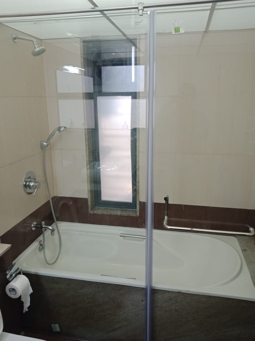 ShreeGAluminium's tweet photo. Shower Glass Partitions are durable, safe, water-tight, efficient, easy-to-maintain, luxurious &amp; make optimal use of bathroom space. 

Call: +919657760606

#glassfittings #glassfitting #glassinstallation #glasspartition #glasspartitions #ShowerPartition #ShowerGlass https://t.co/GjQg7RyI02