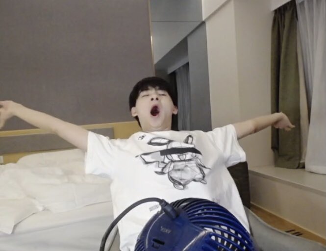 Smile_AR13's tweet photo. ฮืออออ น่าเอ็นดู~ ไปนอนมั้ยอะซานปิงถ้าจะหาวขนาดนี้ 😂 #พี่เอินน้องบอย #nonoobfamily #NovaXQF https://t.co/DkBLsit1KJ