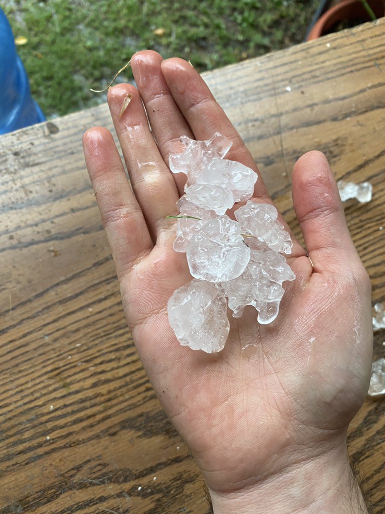 Calibre del granizo que cayó ayer en #paine <a href="/T13/">T13</a> <a href="/meganoticiascl/">Meganoticias</a> <a href="/chilevision/">Chilevisión</a>