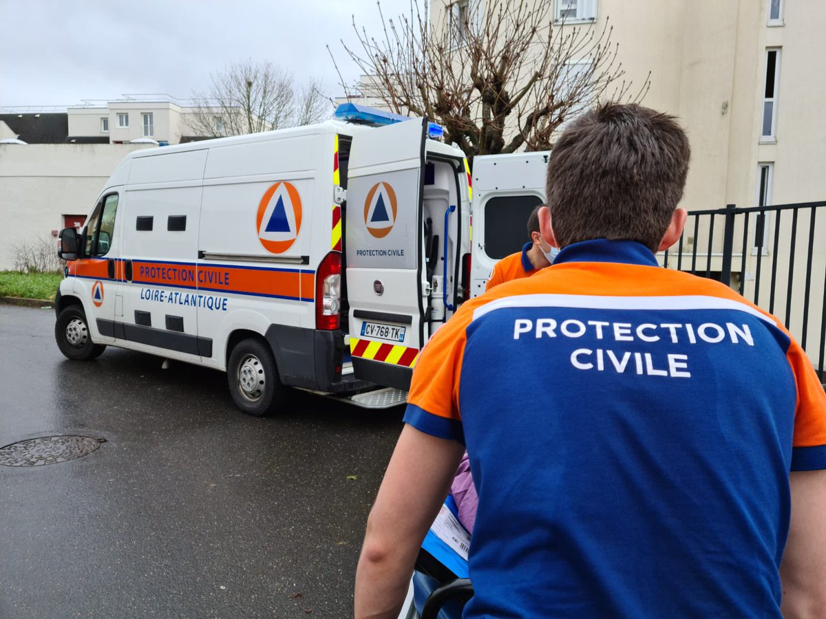 protec44's tweet photo. [🚑 RENFORT SAMU 95]
Un équipage #ProtectionCivile de la #LoireAtlantique est venu prêter main forte à la @ProtecCivilefr du #ValDoise, à l’occasion de 2 gardes au profit du #SAMU95.
🔸+ de 300 km parcourus,
🔹9 victimes prises en charge,
🔸3 polos à laver...

#TenirEnsemble https://t.co/z8OJ2tLoK2