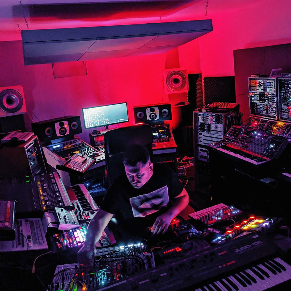 EveAudio's tweet photo. This month's most-read BeliEVEr story: #dj #producer Florian Meindl @florianmeindl #sc407 #ts112 #berlin @Riemann_Kollekt
https://t.co/7KqLHiH35E https://t.co/aZ2OXUTucO
