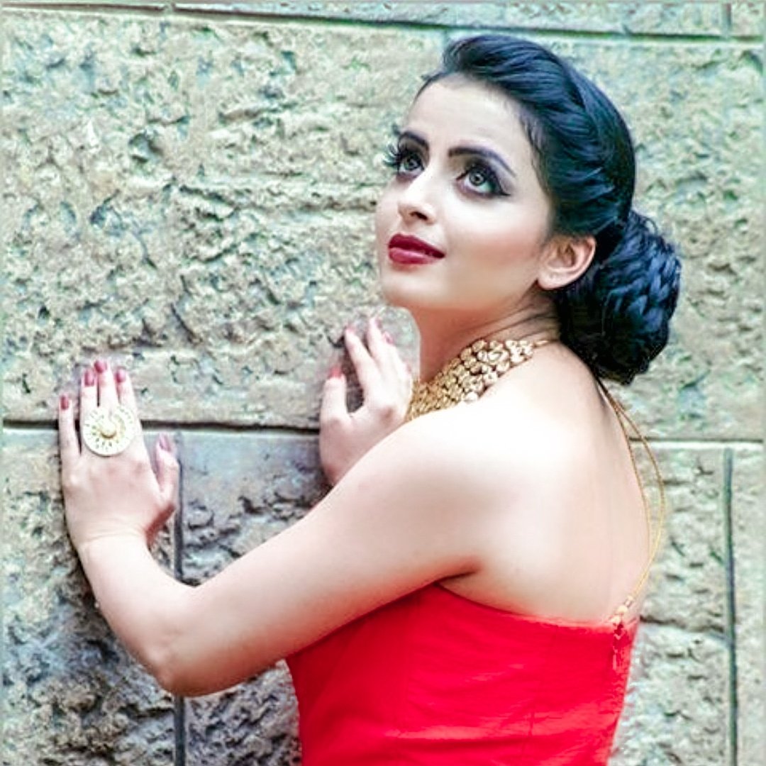 1413Kn's tweet photo. Cuteness and hotness in every frame
ShrenuParikh https://t.co/rDpRuvM5V3