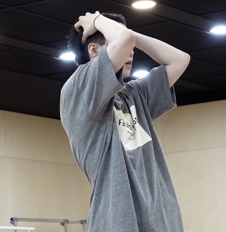 pjmyoongii's tweet photo. min yoongi is hot. that’s it. that’s the tweet https://t.co/5kCLejafQG