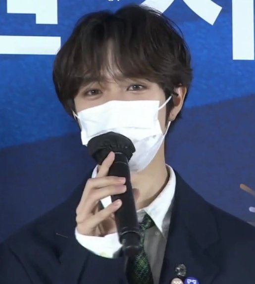 he’s absolutely the prettiest omg