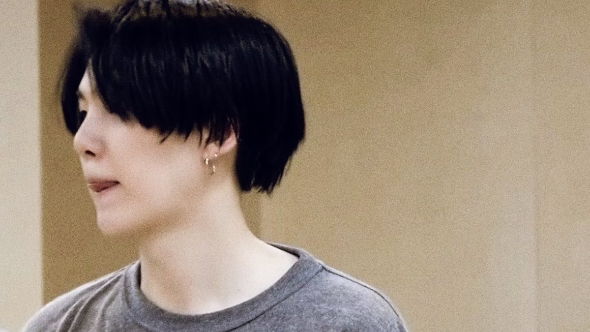 divejiminies's tweet photo. this was so hot of him, min yoongi. https://t.co/Iy1tumdXTQ