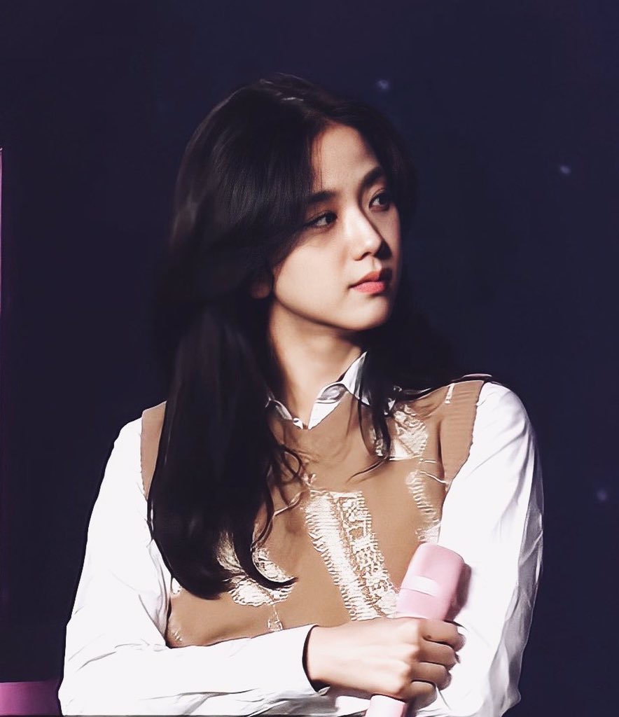 pakjanee's tweet photo. ถ้ารู้ว่าหล่อก็ใส่อีกนะชุดแบบนี้อ่ะ #JISOO https://t.co/VWO9RVbfVZ