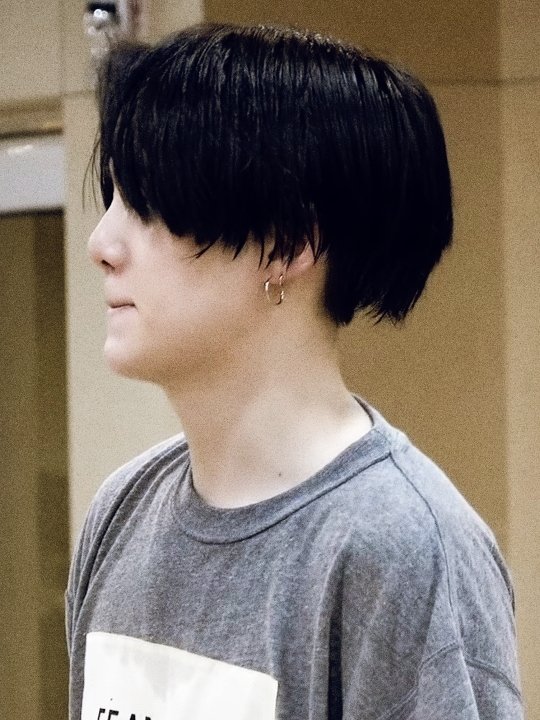 divejiminies's tweet photo. this was so hot of him, min yoongi. https://t.co/Iy1tumdXTQ