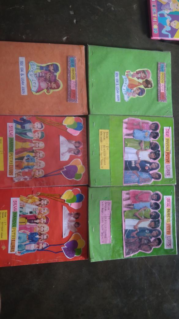 2009 waktu kelas 9SMP guru Matematika bilang : Buat buku Tugas kalian semenarik mungkin &amp; buat kata motivasi. Tujuannya agar semangat buat baca buku. Eh skrg nerapkan ke ponakan yang masih kelas 1SD. Alhamdulillah keduanya juara dikelas :)