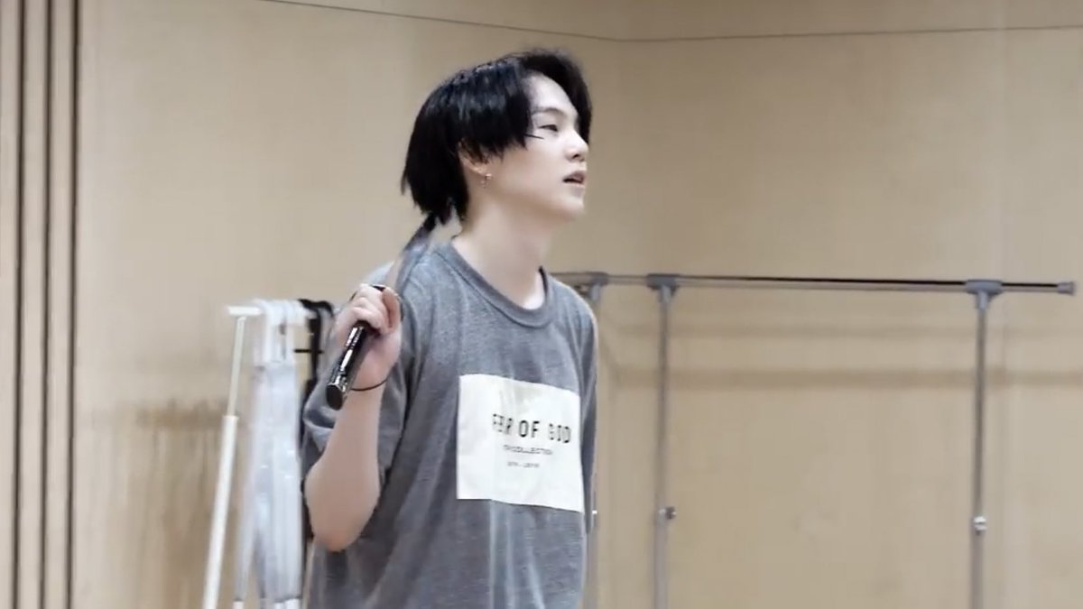 TORTANINAMJOON's tweet photo. my tl is full of min yoongi as levi and i love it 🥰 https://t.co/L0Ba0sLbl4
