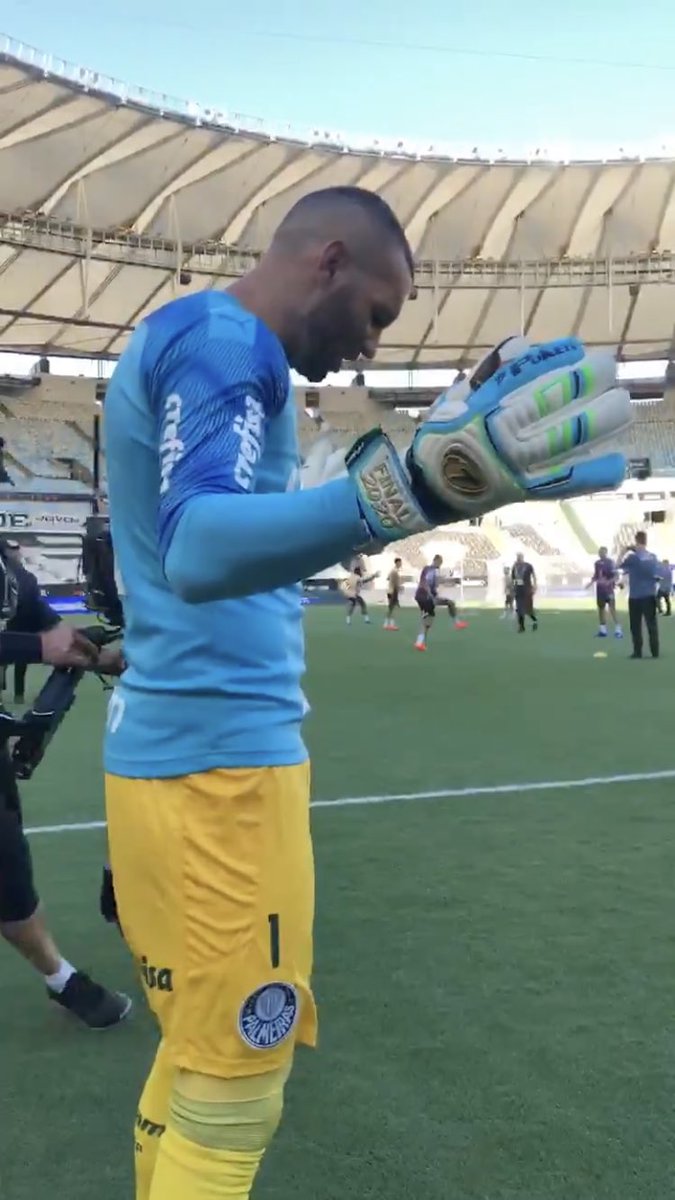 gkls_clothes's tweet photo. Copa #Libertadores Champion 🇧🇷🏆

Interesting to see @wevertonrocha changing in the same match two pairs of #Luvas Poker 👀
- Fut Campo Water Ortho Pro in the first half with the written "Final 2020"  on the strap
- His pair of Fut Campo Champion 5 in the second half. 
#_gkgloves https://t.co/Vx1xiwCwoj