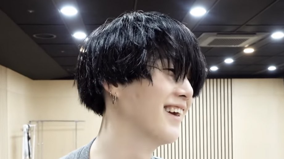 miIfminnie's tweet photo. min yoongi is my comphet crush and I stand by that https://t.co/ZSrY36qI9a