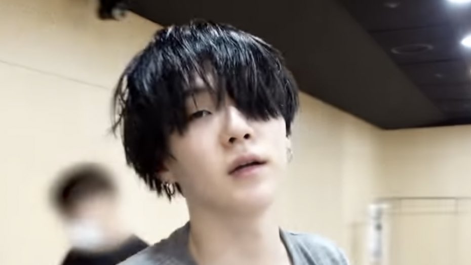 miIfminnie's tweet photo. min yoongi is my comphet crush and I stand by that https://t.co/ZSrY36qI9a