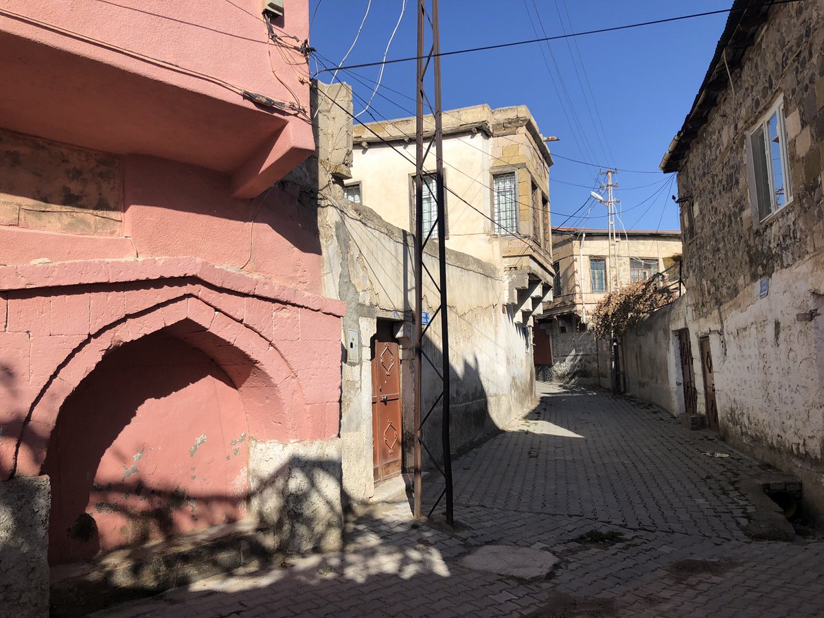 ilyasGkhan1's tweet photo. #Niğde #Fertek sokaklarında tarihi 100 yılı geçen birçok çeşmeyle karşılaşırsınız. Bir de suyu aksa. https://t.co/3DlpSb99gf