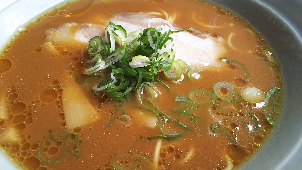 Greatpapasan 岡山ラーメン玉松 岡山の豚骨醤油ラーメン 松系元祖 何度も食べてますが 数十年ぶりでしょうか 少し変わったようですが やはり旨い ラーメン ミニデミカツ丼セット1150円 伝家宝刀は健在でした