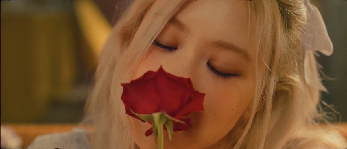 WOOK0YA's tweet photo. Sono super fiera di Rosé, non vedo l'ora esca la canzone (per risentirla) e l'album
È stata davvero dolcissima, la sua voce mi ha fatto venire i brividi, si merita tutto💛💛

#BLACKPINK_THESHOW https://t.co/vqIAIdP344