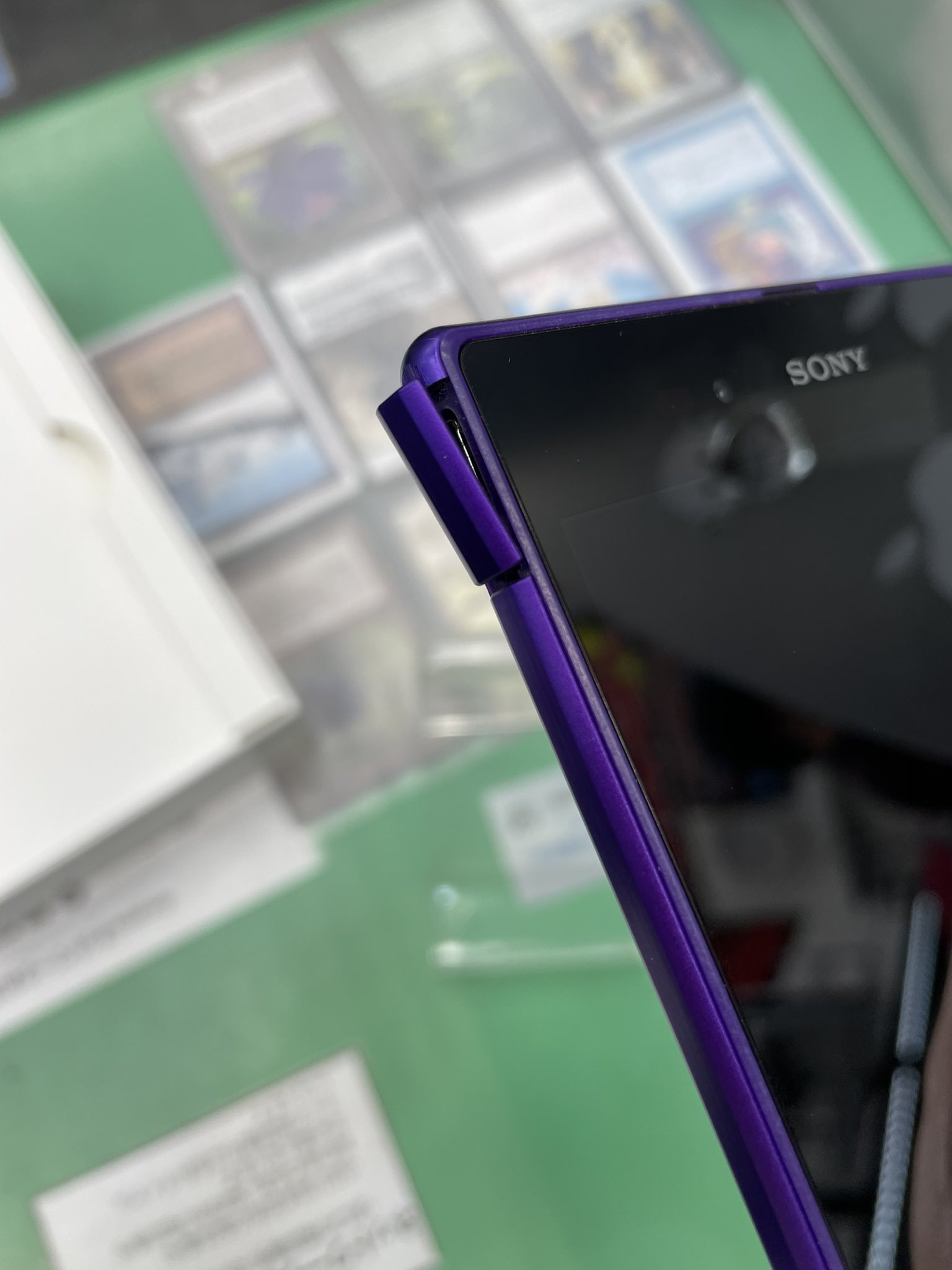 イオシス買取センター いつも心はズルトラ難民 Sony Xperia Z Ultra C63のキレイな中古が来ましたよ 経年劣化で弱りやすい充電キャップ部分もまだ元気ですぅ Simフリー版の美品はあまり見かけないので レアキャラですねぇ