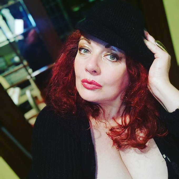 Ciao miei carissimi amici. Vi aspetto su shop . https://t.co/qf21gTL5QG . Vi ringrazio per l'affetto<a href="/tag/actress"class="tags"><span>#actress</span></a><a href="/tag/hair"class="tags"><span>#hair</span></a><a href="/tag/star"class="tags"><span>#star</span></a><a href="/tag/longhair"class="tags"><span>#longhair</span></a><a href="/tag/rouge"class="tags"><span>#rouge</span></a><a href="/tag/capelli"class="tags"><span>#capelli</span></a>