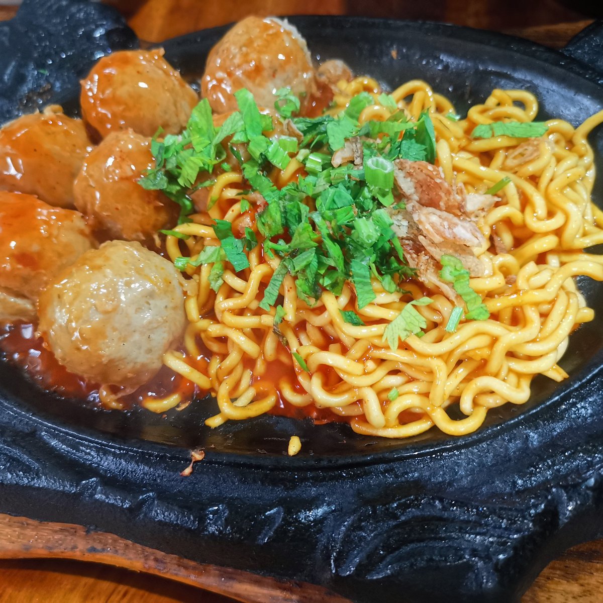 baksorusukjoss's tweet photo. Banyak yang bilang rasa mie nya itu beda dan enak banget?
.
Emang se enak itu? Yuk buktiin aja sendiri 😁 https://t.co/gPW1JJkBLi