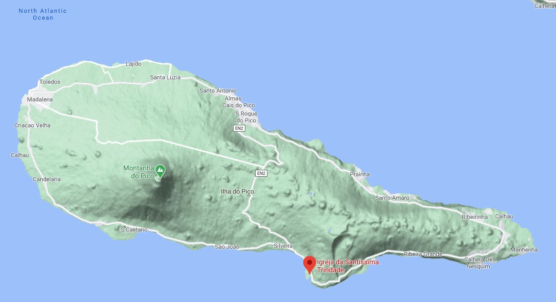  Santíssima Trindade church in Lajes de Pico is one of my favourites – purely because of its oh-so-pretty location at the fork of cobbled roads and the pineapple-like palm tree plus the headland in the horizon. Inside, it’s relatively spartan by Azorean standards.