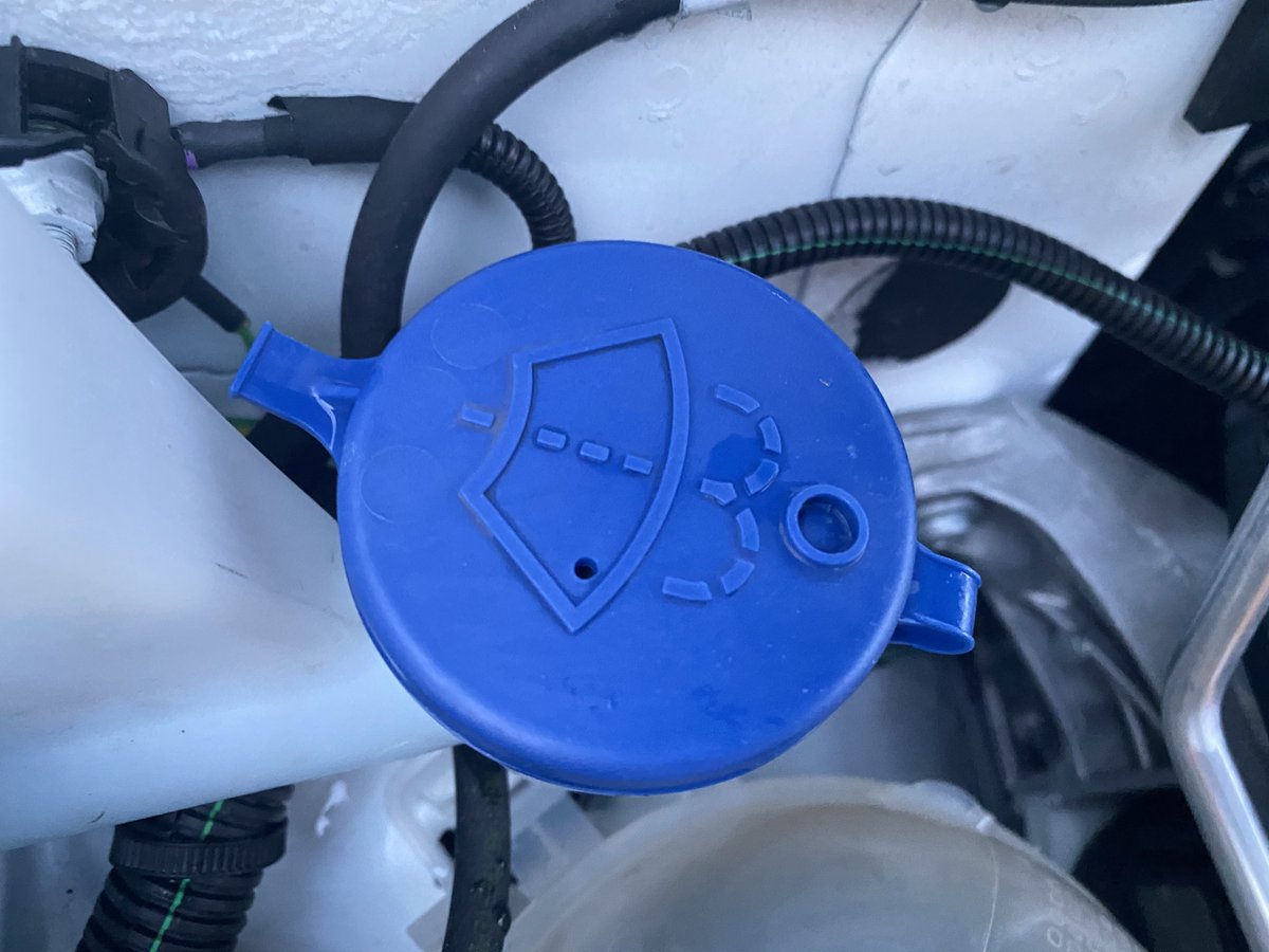 PSOSSWFife's tweet photo. Good morning all 😊. Good team effort to start the shift today with #VehicleCheckSunday 🚔. All vans and cars given the usual...

🧽 Cleaned inside and out ✔️
🚨 All lights checked ✔️
🚓 Tyres checked ✔️
🧯 Equipment checklist complete ✔️
💧 Screen wash topped up ✔️

#ReadyToGo https://t.co/zgCJ9xhgTp