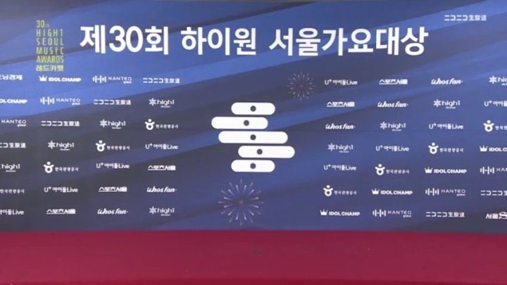 moonstarbyulie's tweet photo. dreamcatcher, gfriend, mamamoo and blackpink at sma! omg crumbs 😍 https://t.co/2ulPgextzf