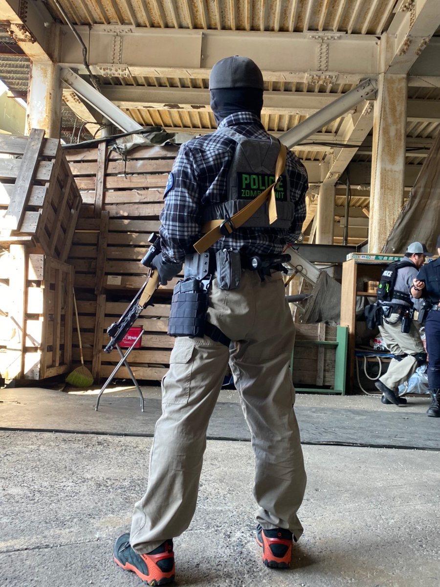 T_GBB_airsofter's tweet photo. 今日はPZU装備で撮ってもらったヾ(´ー｀)ノ

#PZU活動
#ZSRT 
#ZOMBIEUNIT https://t.co/SkFvR1kSDH