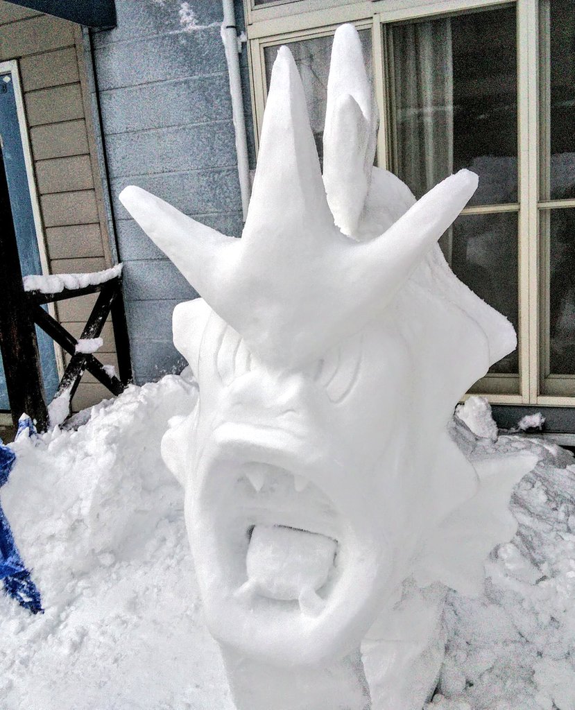 雪だるま職人としにゃん 玄関のコイキング進化したんですよ ポケモン ギャラドス Pokemon 雪像 一人雪祭り 雪だるま職人 雪だるま