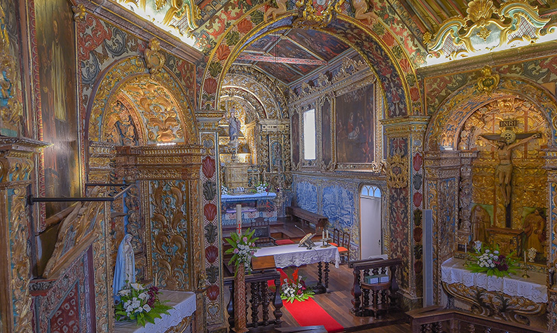  Long and slender São Jorge has some of the oldest churches in the Azores, so the competition is fierce but Santa Bárbara church in Manadas takes the accolades. Built in 1770, its location overlooking the ocean and its lavishly decorated interiors are unbeatable.