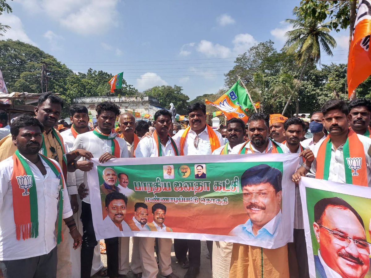 BSomashekarBJP's tweet photo. ಪುದುಚೇರಿಯಲ್ಲಿ ವಿಧಾನಸಭಾ ಚುನಾವಣೆಯ ಅಂಗವಾಗಿ ನಮ್ಮ ರಾಷ್ಟ್ರೀಯ ಅಧ್ಯಕ್ಷರಾದ ಶ್ರೀ@JPNadda ಅವರ ಸಮಾವೇಶದಲ್ಲಿ, ಮನ್ನಾಡಿಪೇಟೆಯ ಕಾರ್ಯಕರ್ತರು, OBC ಅಧ್ಯಕ್ಷರು ಹಾಗೂ ವಿವಿಧ ಮೋರ್ಚಾಗಳ ಜೊತೆ ಪಾಲ್ಗೊಂಡ ಸಂದರ್ಭ.

ಈ ವೇಳೆ ಪುದುಚೇರಿಯ ವಿಲೈನೂರು ಜಿಲ್ಲೆಯ BJP ಅಧ್ಯಕ್ಷರಾದ ಶ್ರೀ ಆನಂದ್ ಜಿ, ಮಂಡಲ ಅಧ್ಯಕ್ಷರಾದ ಶ್ರೀ ವೇದಾಚಲಂ (1/2) https://t.co/sYmoklvWBg