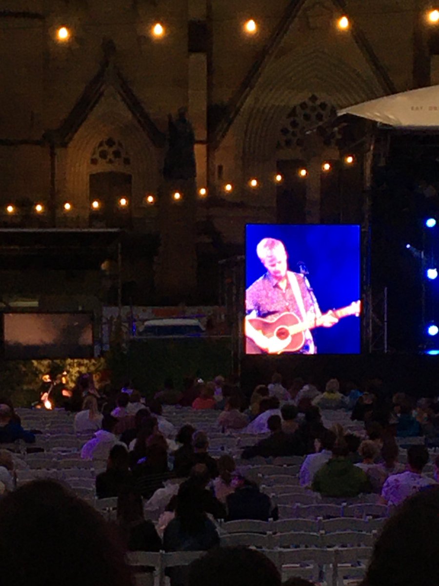 ColeenMacK_AUS's tweet photo. Beautiful evening with ⁦@AtheAstronaut⁩ and wonderful friends at #Sydney’s #SunsetPiazza. Celebrating the Arts and the thoughtful, critical messages we all benefit from exploring ⁦@rgenoff⁩ https://t.co/qslWxPFFaP