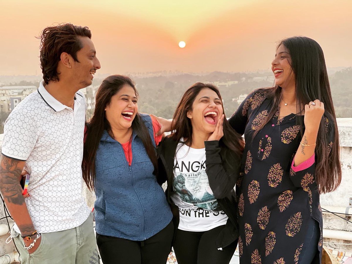 palak_panditt's tweet photo. Evenings be like these😍🤩
#crazyus😜 #brothersisterlove #bhaibhabhi❤️ https://t.co/Xlf0hLM3T8