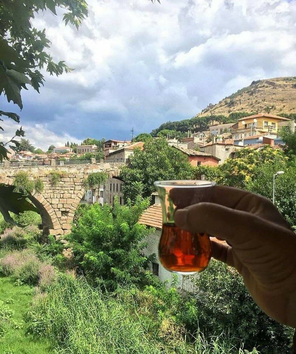 Her Pazar birlikte çay keyfi yaptığınız sevdikleriniz olsun. Varsın çayınız soğusun, sohbetiniz sıcak olsun. Mutlu pazarlar. #bergamadan #pazar #tatil #haftasonu #bergama #pergamon #ege #izmir #çay