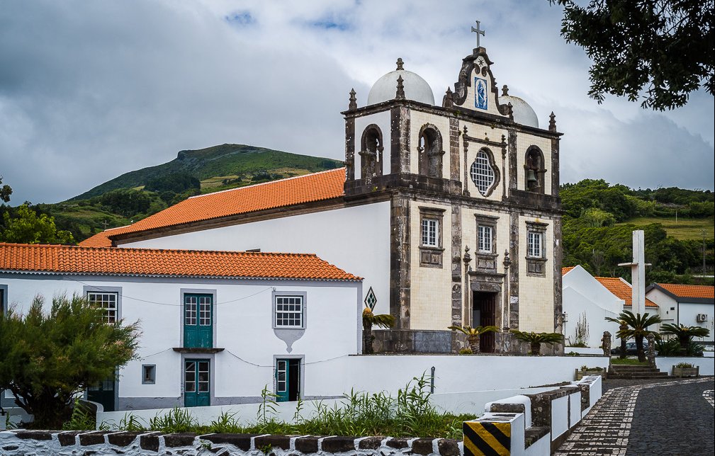  We're spoilt for choice in Flores but Nossa Senhora do Rosário church in the largest village (pop. 1,504) wins out because of its tiled façade. Begun in 1763, it was refurbished in the 1880s in the revivalist style. Inside, it’s pretty so-so.