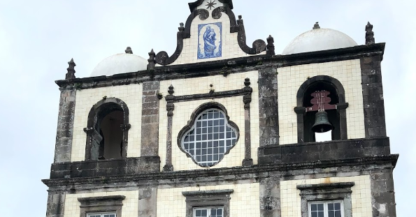  We're spoilt for choice in Flores but Nossa Senhora do Rosário church in the largest village (pop. 1,504) wins out because of its tiled façade. Begun in 1763, it was refurbished in the 1880s in the revivalist style. Inside, it’s pretty so-so.