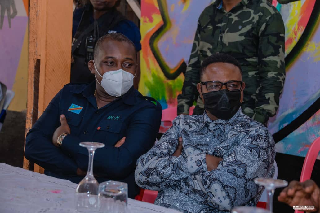 Newscd15's tweet photo. #RDC : Le dircaba du Chef de l'Etat,  Prof Docteur Eberande Kolongele viens de passer 48 heures dans le Grand Équateur avec le Sénateur Docteur @GuyLoando_ , élu de la #Tshuapa, pour une série d'actions au profit de la population. @Presidence_RDC
@fatshi13
https://t.co/y99srh0dHJ https://t.co/OUxo8MIgpc