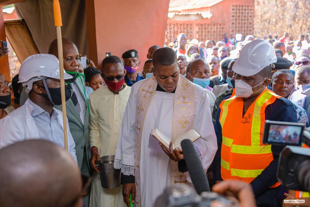 Newscd15's tweet photo. #RDC : Le dircaba du Chef de l'Etat,  Prof Docteur Eberande Kolongele viens de passer 48 heures dans le Grand Équateur avec le Sénateur Docteur @GuyLoando_ , élu de la #Tshuapa, pour une série d'actions au profit de la population. @Presidence_RDC
@fatshi13
https://t.co/y99srh0dHJ https://t.co/OUxo8MIgpc