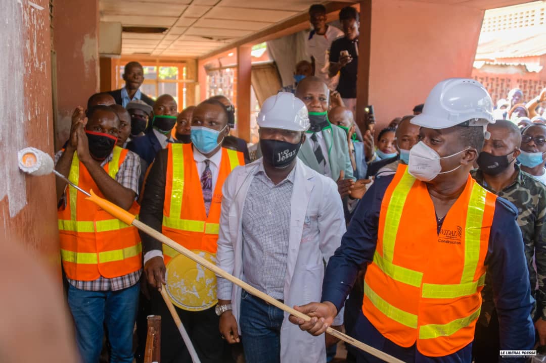 Newscd15's tweet photo. #RDC : Le dircaba du Chef de l'Etat,  Prof Docteur Eberande Kolongele viens de passer 48 heures dans le Grand Équateur avec le Sénateur Docteur @GuyLoando_ , élu de la #Tshuapa, pour une série d'actions au profit de la population. @Presidence_RDC
@fatshi13
https://t.co/y99srh0dHJ https://t.co/OUxo8MIgpc