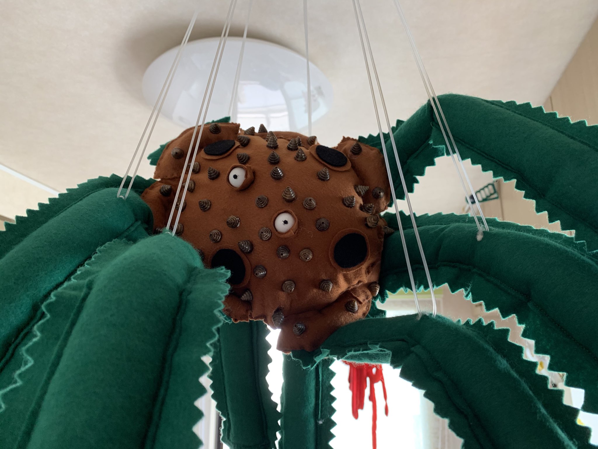 Twitter 上的 葱黒 ネギクロ 今月末ハロイベ魘夢コス予定 ウルトラマンレオ 今日はレオ43話放送日でデモスの日 隠密行動が最も得意であろう デモス 密かに1人でレオの正体を知ったやつですね 意外と鋭い勘の持ち主 T Co Gduqtogkuo Twitter