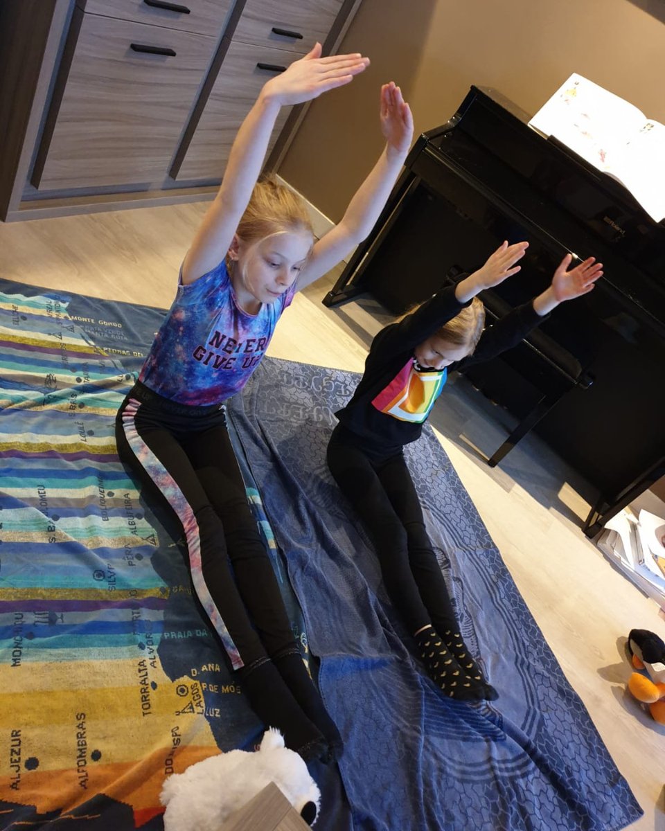 Wij krijgen regelmatig foto’s toe gestuurd van onze leerlingen die vanuit huis dansen. Zó fijn dat we op deze manier toch met elkaar in contact blijven. #wijdansendoor