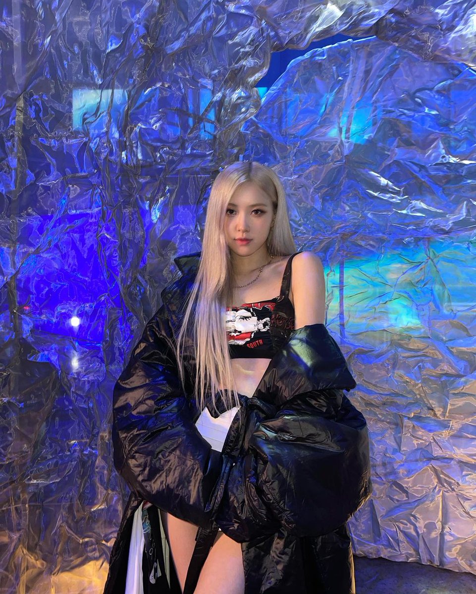 hanalis2023's tweet photo. #ROSÉ #RS1 #RS1ISCOMING #로제 #THESHOWToday #BLACKPINK_THESHOW #THESHOW_SOUNDCHECKLIVE #BLACKPINK #GONE #GONEROSÉ #ROSÉGONE @BLACKPINK
Такчя невероятная, давайте подарим её соло много любви, будем ждать! ♡♡ https://t.co/IWhhzPVavq