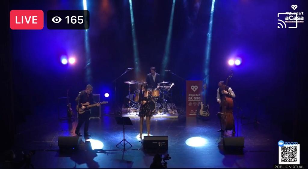 Jan_Borrell's tweet photo. Ahir ens vam aplicar un altra vacuna..una contra l'avorriment i l'apatia i que incrementa per mil les ganes de viure de nou la música en directe. Genial la retransmissió en streaming del 1er concert del nou #OntiFEST amb "Mimi y los Trileros" #Ontinyent #laculturanopara #música https://t.co/MJqrjd6OQV
