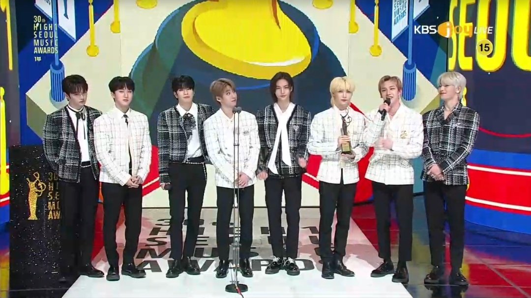 STRAYKlD8's tweet photo. Congratulations @Stray_Kids on your 1st ever Bonsang award. 😭😭😭😭 You deserve this. Your music deserve this. https://t.co/iHM7I09v7w
