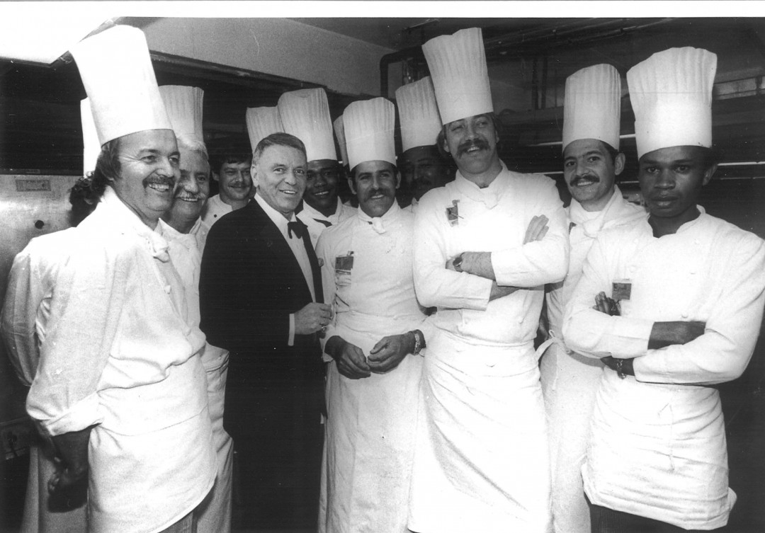 Maksoudgroup's tweet photo. Sinônimo de elegância e talento, em agosto de 1981, o cantor Frank Sinatra fez ... https://t.co/aQUrb4P7R8 https://t.co/PceTWsfN19