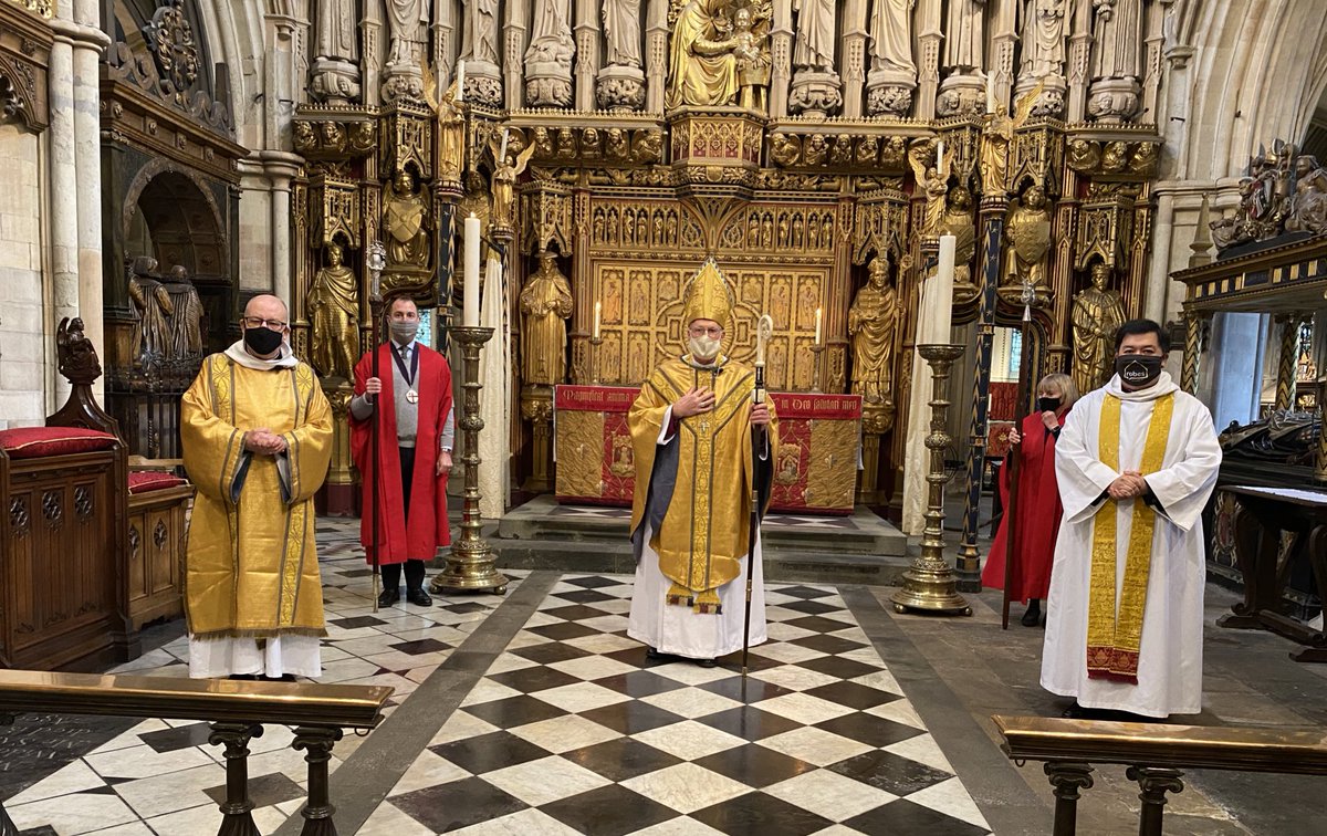 Glad to have delivered a full Chapter to @deansouthwark with installation <a href="/Southwarkcathed/">Southwark Cathedral</a> of Canon Wendy Robins in Advent and Andrew Zihni as Canon Precentor today in the context of a glorious #Candlemas Liturgy #ChristourLight